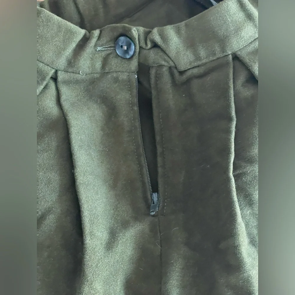 La Bottega Spuma Pleated Olive Skirt Size 3 NWT